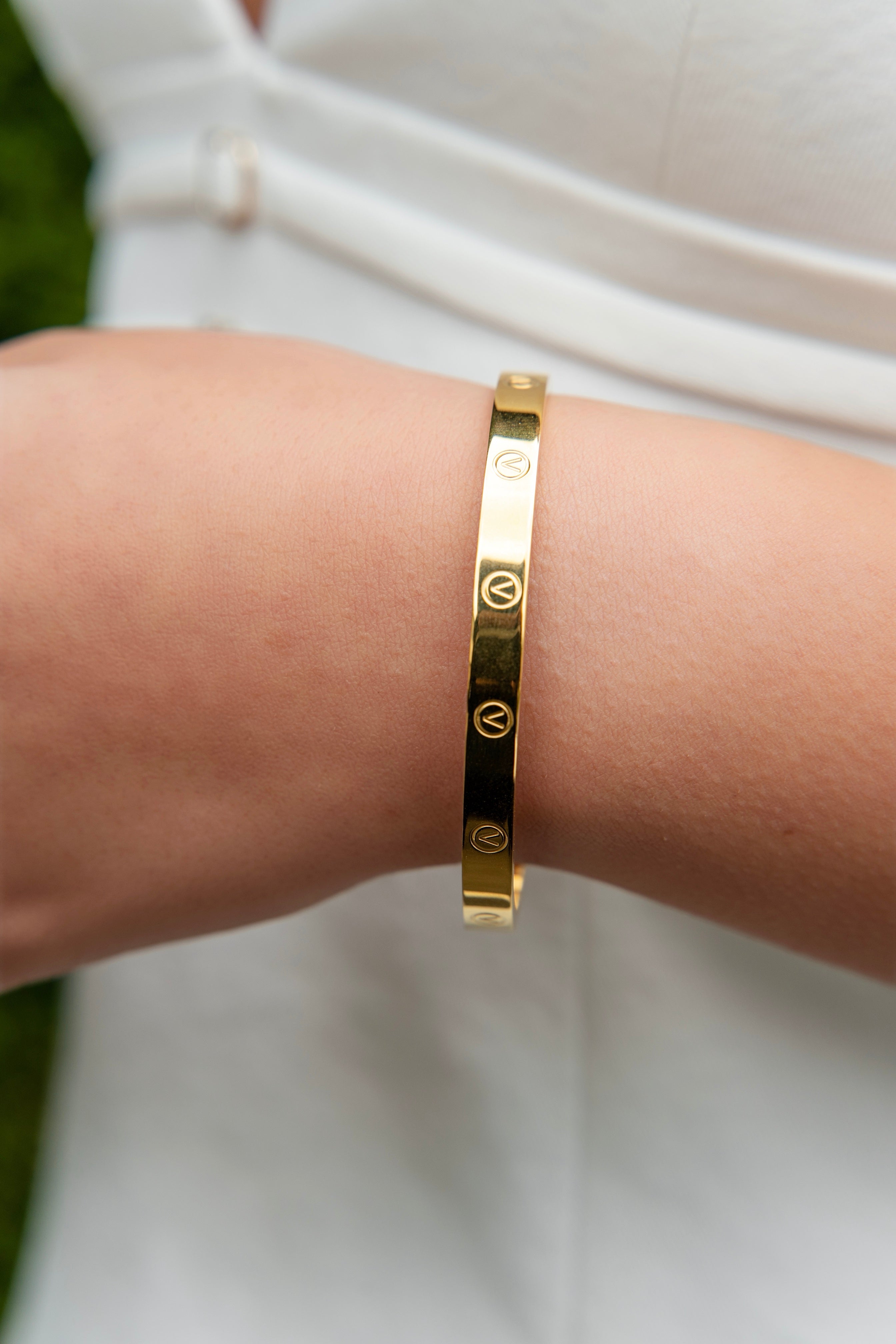 Signature Set ~ Elliana Luxe Gold Ivory Watch & Luxe Gold Velora Bangle